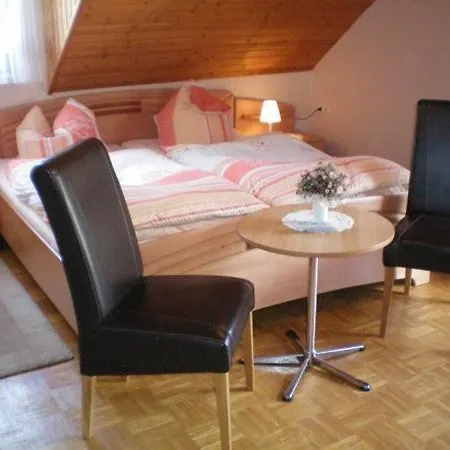Mosel-gastehaus Kirch * Эрнст
